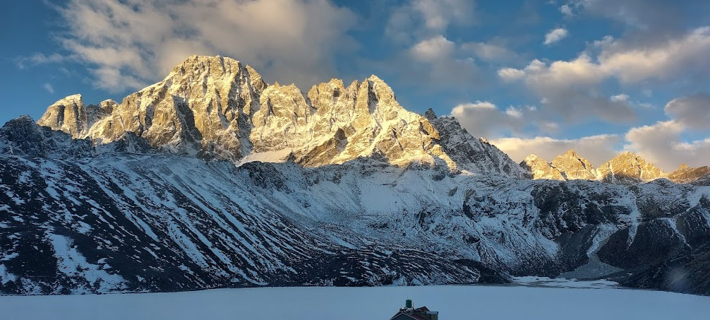 Everest Gokyo Cho-La Pass Trek